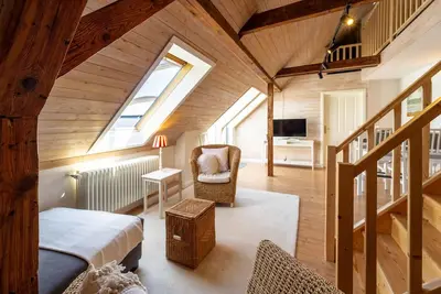 Image de Cozy attic apartment in a historic villa with a lake view