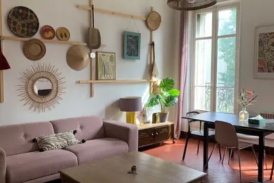 Image de Appartement Marseillais typique cosy et coloré au pied du métro