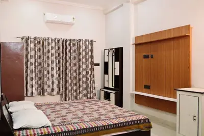 Image de Luxury King-size Room in Ayodhya. 10 minutes from Ram Mandir!