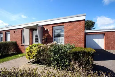Image de Bungalow avec terrasse ensoleillיe א Dornumersiel