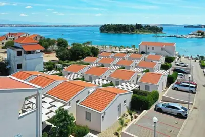 Image de Appartement Dalmatie א Preko avec piscine