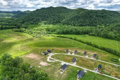 Image de Three Suns Full Rental • 8 Cabins / Mountain Views