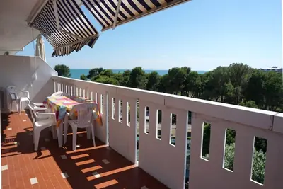 Image de Appartement avec balcon lumineux en bord de mer