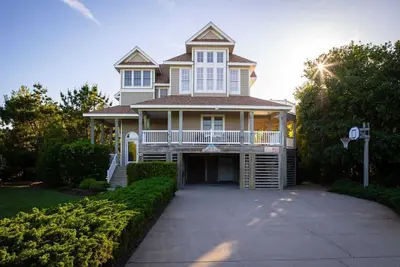 Image de Steps to Beach, Private Pool, Spa & Spacious Yard