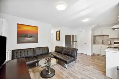 Image de Amazing 2Bed 1Bath Private Suite