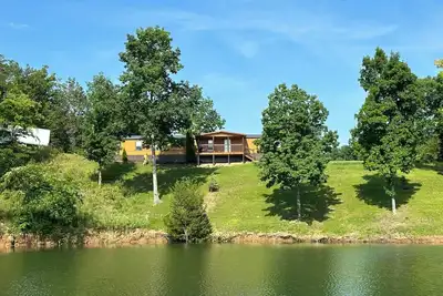 Image de Lakefront! 2 bed, 2 bath with Private Dock