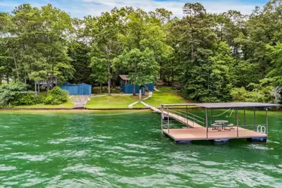 Image de Vintage Smith Lake Fishing Cabin Retreat!