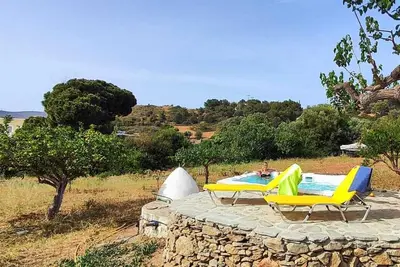 Image de House facing the sea with 5, 000 m² garden, swimming pool and unforgettable sunsets.