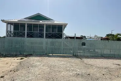 Image de Byron's House At Secret Beach.