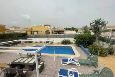 Image de Maison avec piscine pour passer un séjour inoubliable à 5 minutes des plages.