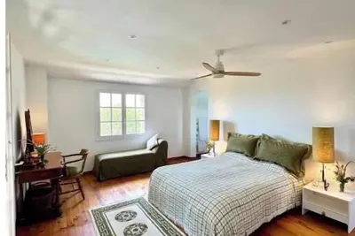 Image de Maison en Pierre avec Piscine