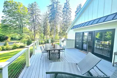 Image de Newly remodeled, private Villa in Bolton Landing with all the comforts of home