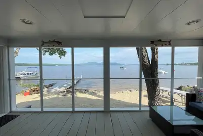 Image de Cozy lakefront home on Ossipee Lake, w/beach, dock and amazing view.