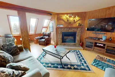 Image de Cozy 4br at Leatherbark - room for everyone! by RedAwning