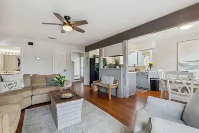 Image de 2625 Forest Ridge | Pool | Tennis/Pickleball | Large Deck