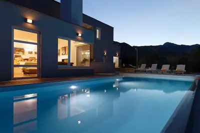 Charmante villa de 4 chambres pour 8 personnes, avec vue imprenable et piscine