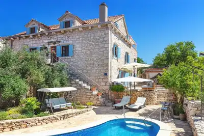 Image de Charming 3-Br Villa for 7 with pool, near the sea