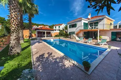 Image de Spacious 3-Br Villa for 6+2 with pool, close to pebbly beaches