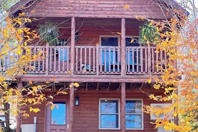 Image de Cozy Log Cabin