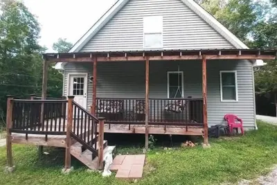 Image de Roomy House on 2 private acres above the cliffs at Summersville Lake\n\n