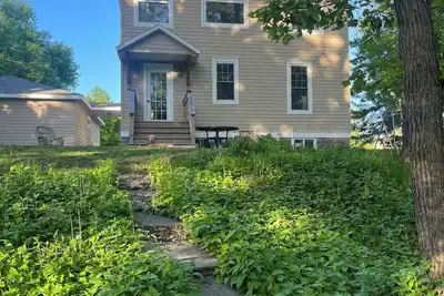 Image de Modern Farmhouse with Chef's Kitchen and Coffee Bar on River!