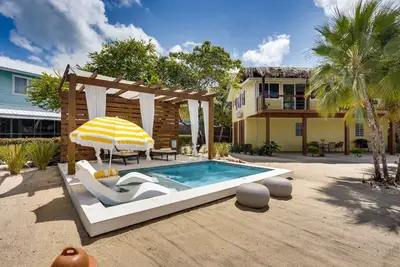 Comfortable designer house in Maya Beach w/ Pool