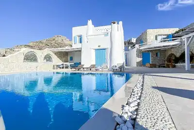 Image de Cycladic Style Villa with 2 Guest Suites, A/C, Private Pool, Stunning Sea & Sunset Views!