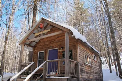 Image de \"Robins Nest\" Off Grid Solar Powered Eco Cabin