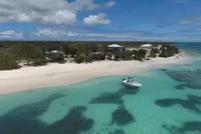 Image de Barbuda Cottages 1 Bed ( Purple) Beachfront Villa\n