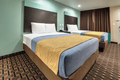 Image de 2 Queen Beds Kitchenette Non Smoking - Scottish Inns, Microwave, Free Parking