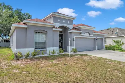 Image de Large 5 bedroom 3 full bath house close to beaches, shopping  and parks.