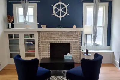 Image de Centrally located in the heart of downtown. 5 min from Wesley & St Joe Hospitals