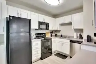 Image de 2 Bed 2 Bath Chic Apt just 8 mins to Downtown!