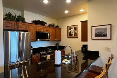 Image de Experience mountain views in this 2-bedroom condo, Peregrine Point 206