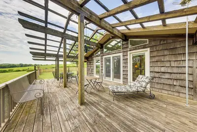 Image de Lecompton Home w\/ Private Pond & Fire Pit!