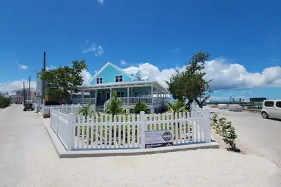 Image de Seaside Bliss: Dockside Living with Stunning Sunsets and Sunrises