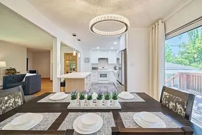 Image de Chinook Luxe Entire House. Free Banff Pass!