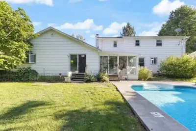 Image de Traveler’s Wellness Oasis - gorgeous pool, fish pond, and hot tub!