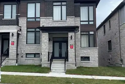 Image de Brand new, Modern 4Bed+Office, 3storeys, Whole house, 4/5 parking in Pickering