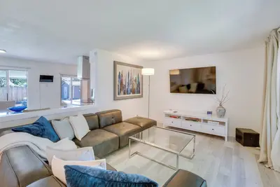 Image de Covered Patio & Fire Pit: Centennial Home!