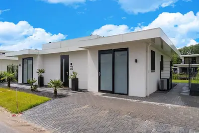Image de Villa avec accès à la jetée