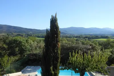 Image de Maison familiale en Luberon\nDans le village de Lauris à 3 kms de Lourmarin