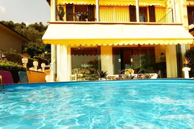 Image de Maison de vacances privée avec bain à remous, climatisation, piscine, Wifi, Tv, terrasse