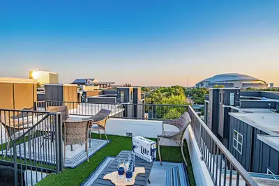 Image de Free Parking | 2 Spaces | Walk to At&T Stadium