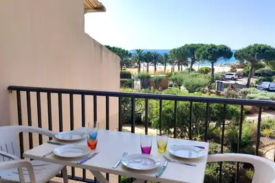 Image de La Favière T2 climatisé vue mer accès direct plage à 50 m, parking