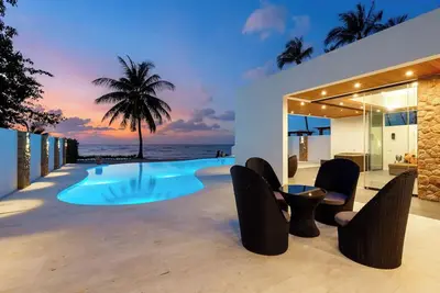 Image de Villa Taro - Three Bedroom Beachfront Villa with Direct Beach Access