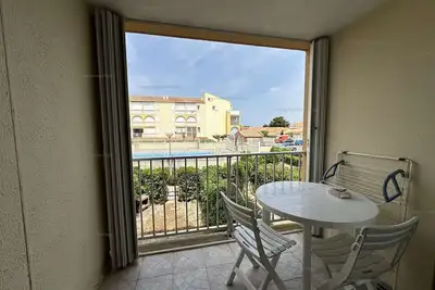 Image de Appartement 2 pièces avec loggia, piscine et parking privé à 250m des commerces et proche plage