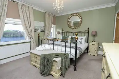 Image de Large Victorian terrace house with castle views in Caernarfon. Pet Friendly