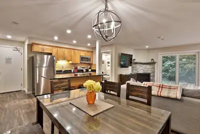 Image de The Sunup Suite at Killington: 2rm/2ba Condo w/ Pool. Bus Route. Discounted Ski Rentals!