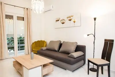 Amazing Apartment next to Koridallos Metro Station